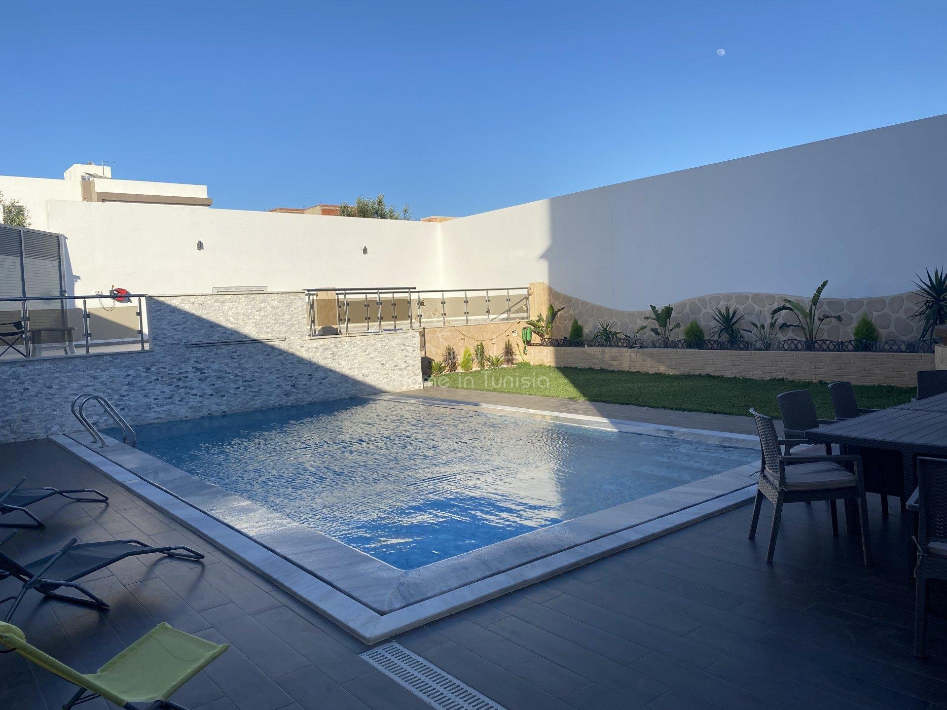 Location saisonnière S+2 à Chott Meriem